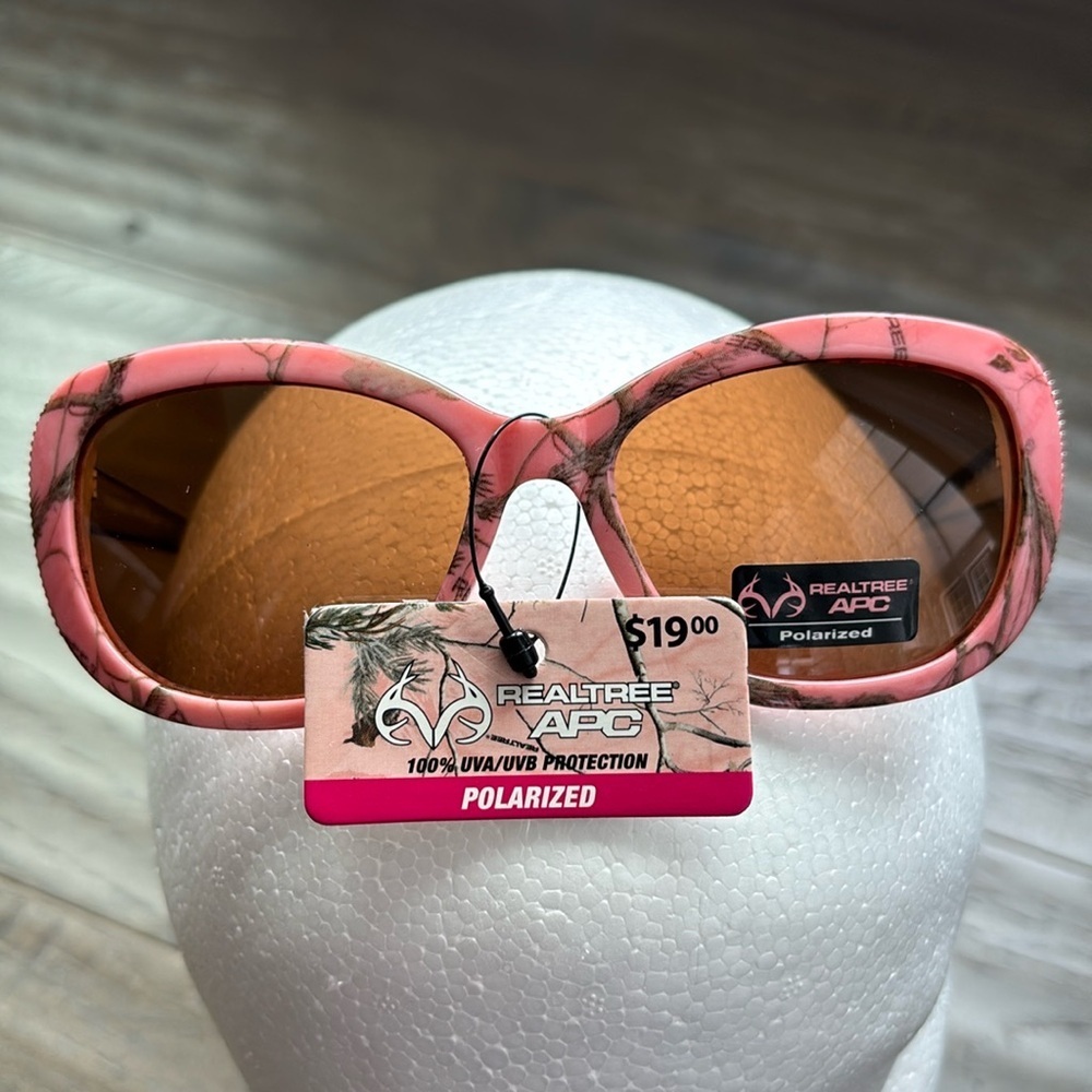 Realtree APC Camo print,pink polarized sunglasses, 100% UVA/UVB protection,studs